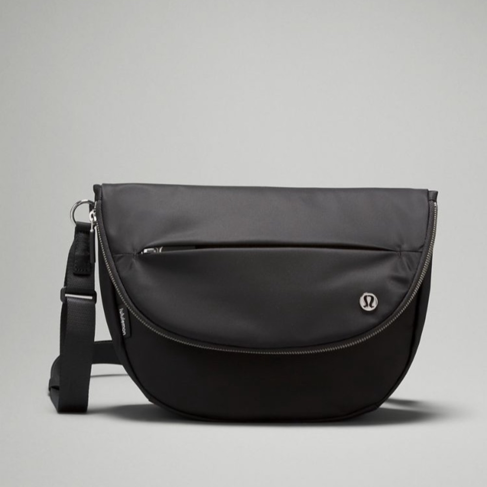 🍋 NWT Lululemon All Night Festival Bag Zip - Black